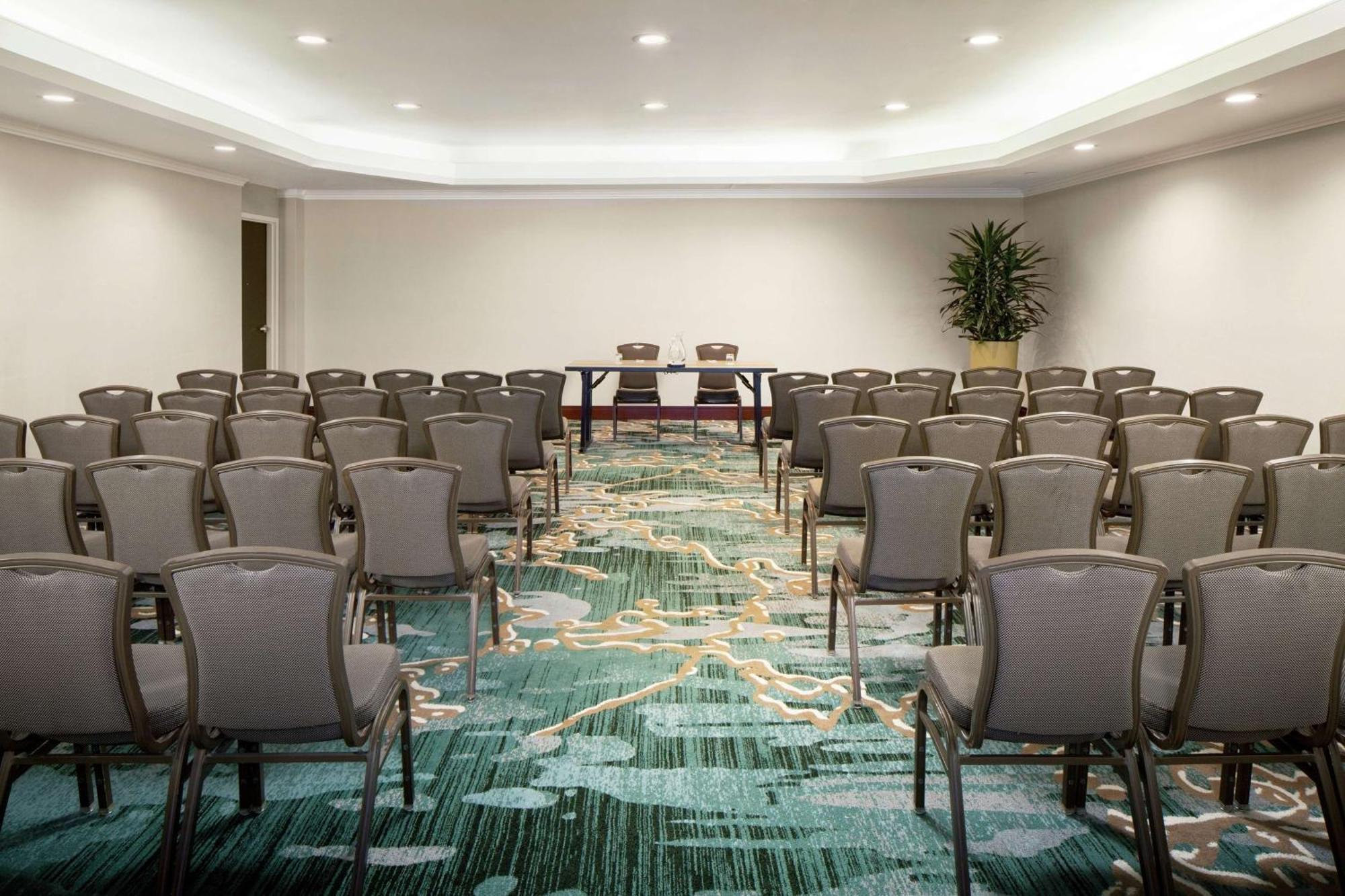 Doubletree By Hilton Manchester Downtown Buitenkant foto